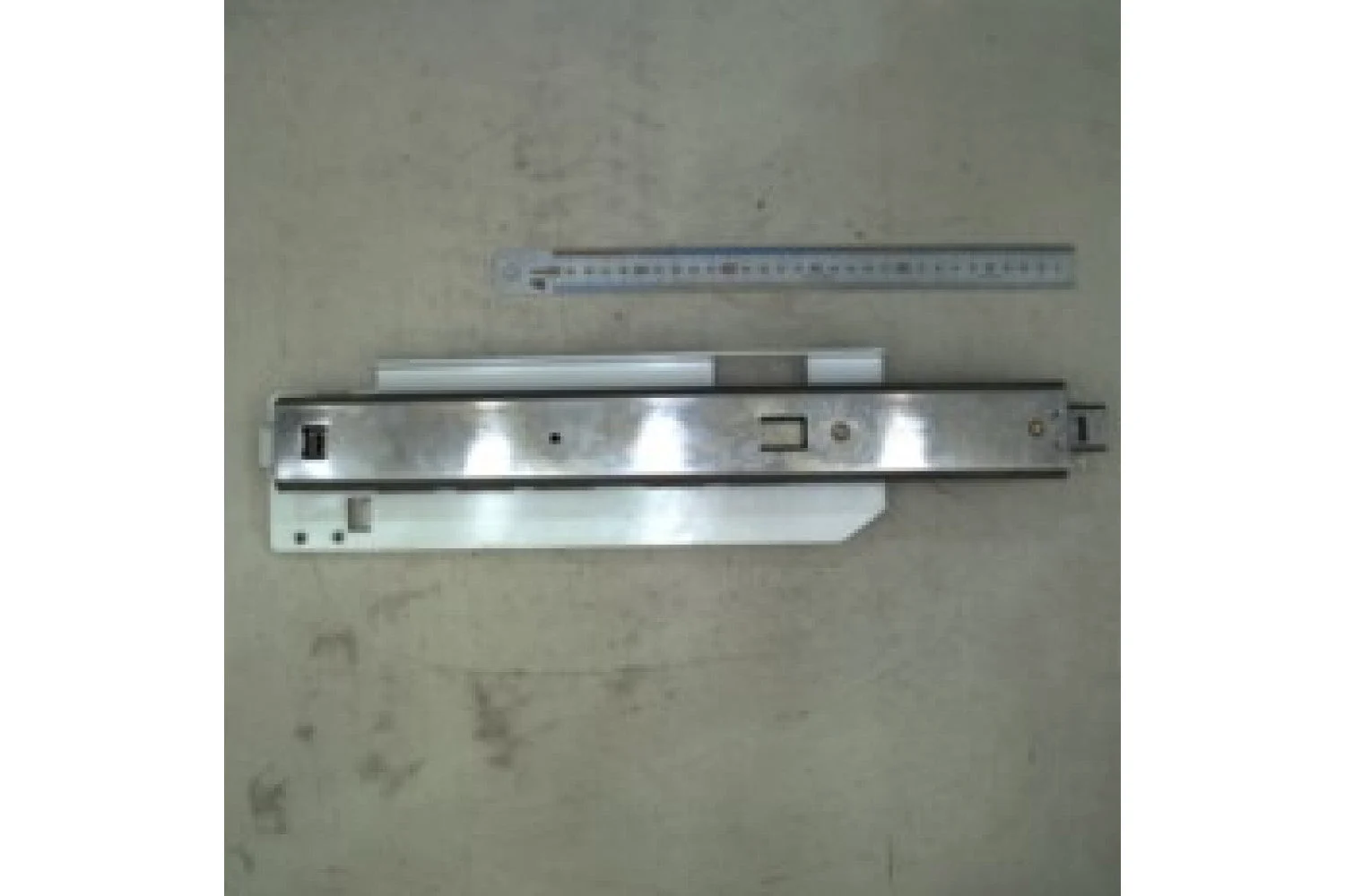 SAMSUNG Refrigerator Right Low Slide Shelf Rail - DA97-12025A